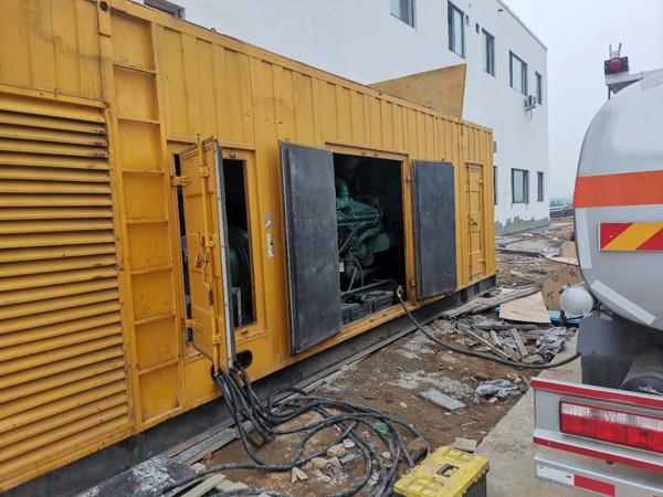 建德如何在发电机出租合同中约定设备的维修和保养责任？